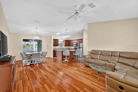 House in The Villages, Florida 3 bedrooms, 150.22 sq.m. № 1914468 - photo 11