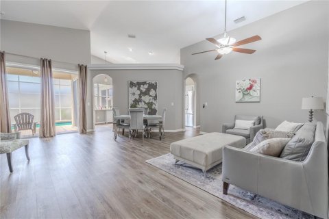 House in Tarpon Springs, Florida 4 bedrooms, 191.19 sq.m. № 1831214 - photo 4