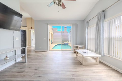 House in Tarpon Springs, Florida 4 bedrooms, 191.19 sq.m. № 1831214 - photo 14