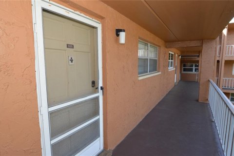 Condo in Largo, Florida, 1 bedroom  № 2223794 - photo 4