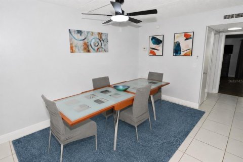 Condo in Largo, Florida, 1 bedroom  № 2223794 - photo 10