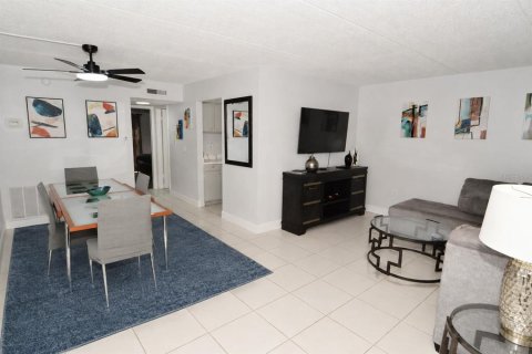 Condo in Largo, Florida, 1 bedroom  № 2223794 - photo 5