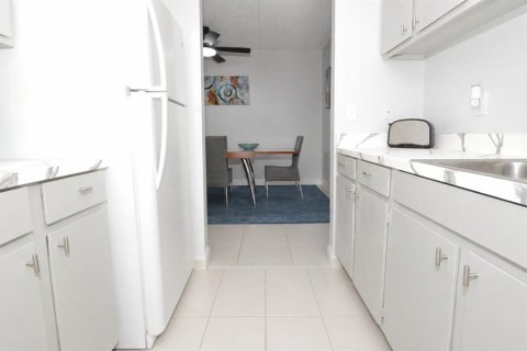 Condo in Largo, Florida, 1 bedroom  № 2223794 - photo 9