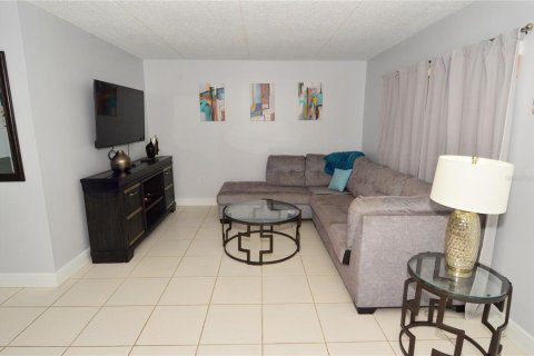 Condo in Largo, Florida, 1 bedroom  № 2223794 - photo 13
