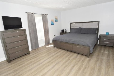 Condo in Largo, Florida, 1 bedroom  № 2223794 - photo 28
