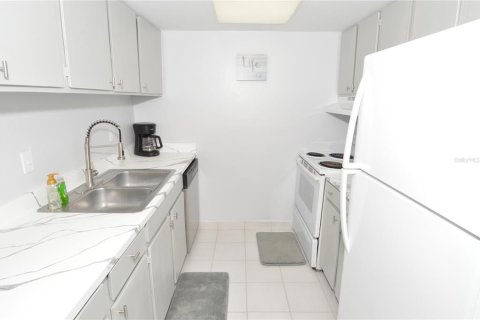 Condo in Largo, Florida, 1 bedroom  № 2223794 - photo 7