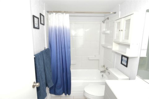 Condo in Largo, Florida, 1 bedroom  № 2223794 - photo 23