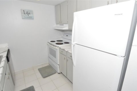 Condo in Largo, Florida, 1 bedroom  № 2223794 - photo 6