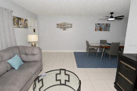 Condo in Largo, Florida, 1 bedroom  № 2223794 - photo 17