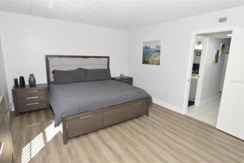 Condo in Largo, Florida, 1 bedroom  № 2223794 - photo 26