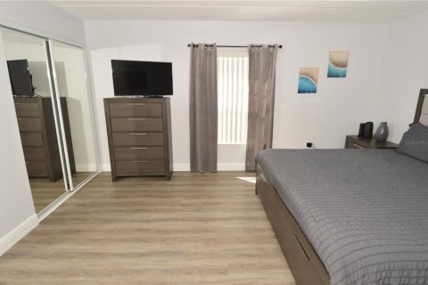 Condo in Largo, Florida, 1 bedroom  № 2223794 - photo 29