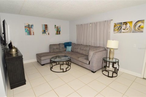 Condo in Largo, Florida, 1 bedroom  № 2223794 - photo 14