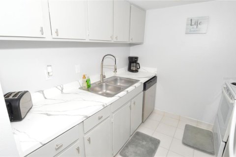Condo in Largo, Florida, 1 bedroom  № 2223794 - photo 8