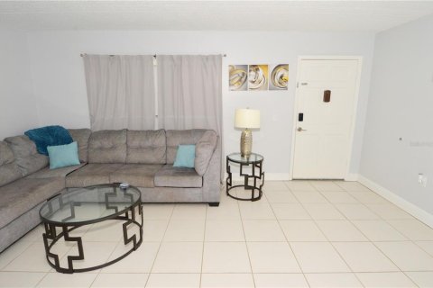 Condo in Largo, Florida, 1 bedroom  № 2223794 - photo 15