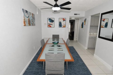 Condo in Largo, Florida, 1 bedroom  № 2223794 - photo 11