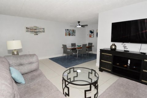Condo in Largo, Florida, 1 bedroom  № 2223794 - photo 18