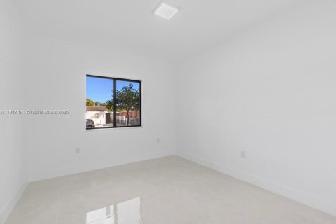 House in Miami, Florida 3 bedrooms, 131.92 sq.m. № 1972191 - photo 21