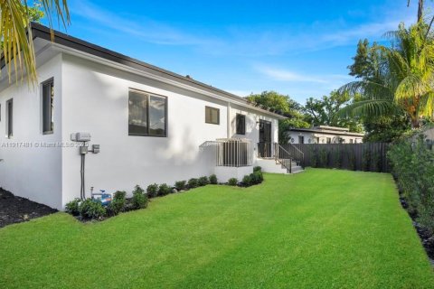 House in Miami, Florida 3 bedrooms, 131.92 sq.m. № 1972191 - photo 26