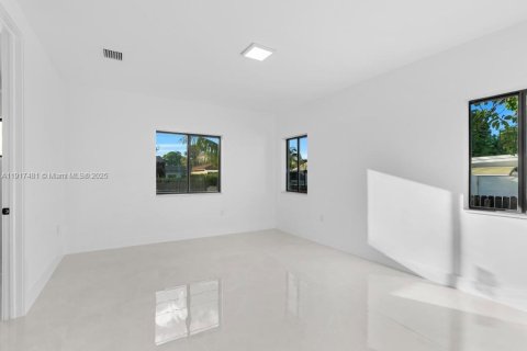 House in Miami, Florida 3 bedrooms, 131.92 sq.m. № 1972191 - photo 16