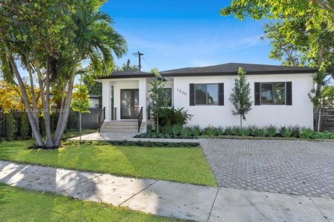 House in Miami, Florida 3 bedrooms, 131.92 sq.m. № 1972191 - photo 2