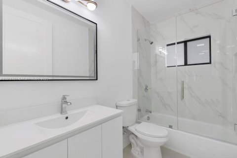 House in Miami, Florida 3 bedrooms, 131.92 sq.m. № 1972191 - photo 22