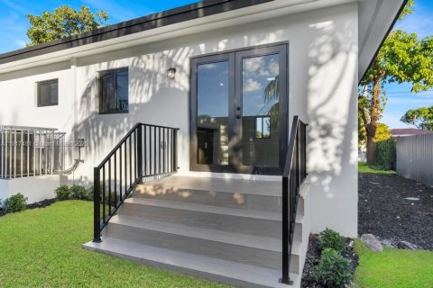 House in Miami, Florida 3 bedrooms, 131.92 sq.m. № 1972191 - photo 23