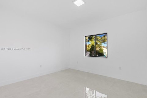House in Miami, Florida 3 bedrooms, 131.92 sq.m. № 1972191 - photo 20