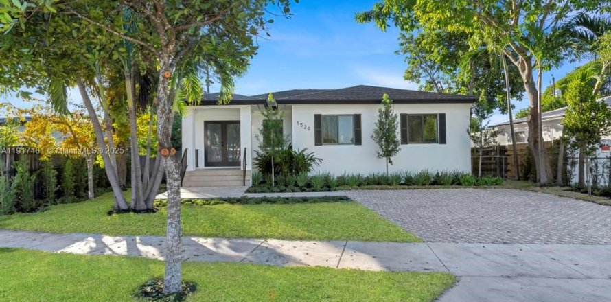 House in Miami, Florida 3 bedrooms, 131.92 sq.m. № 1972191