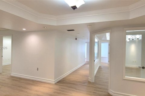 Commercial property in Miami, Florida № 2153879 - photo 3