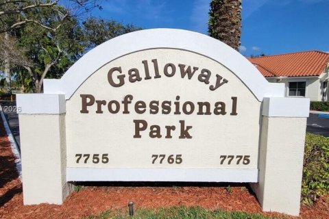 Commercial property in Miami, Florida № 2153879 - photo 18