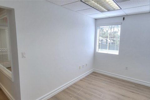 Commercial property in Miami, Florida № 2153879 - photo 7