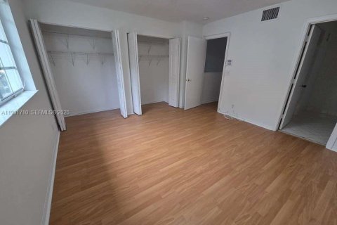 Снять в аренду таунхаус в Уэстон, Флорида 3 спальни, 134.06м2, № 2062786 - фото 17