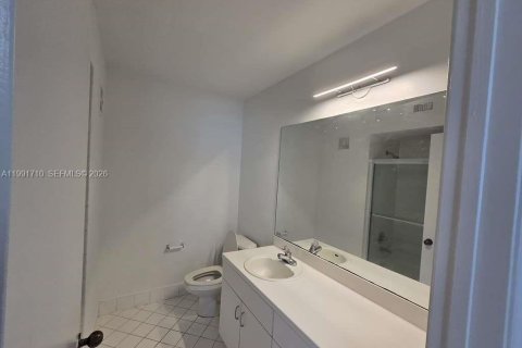 Снять в аренду таунхаус в Уэстон, Флорида 3 спальни, 134.06м2, № 2062786 - фото 14