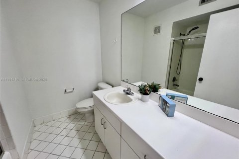 Снять в аренду таунхаус в Уэстон, Флорида 3 спальни, 134.06м2, № 2062786 - фото 11