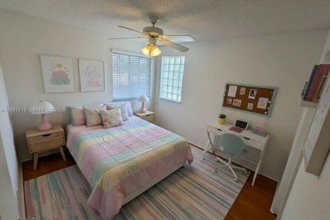 Снять в аренду таунхаус в Уэстон, Флорида 3 спальни, 134.06м2, № 2062786 - фото 4