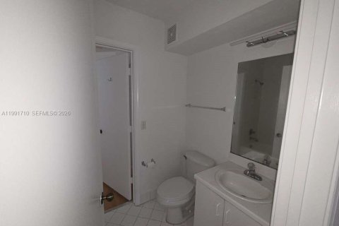 Снять в аренду таунхаус в Уэстон, Флорида 3 спальни, 134.06м2, № 2062786 - фото 13