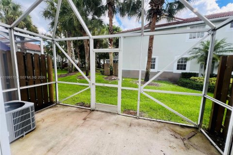 Снять в аренду таунхаус в Уэстон, Флорида 3 спальни, 134.06м2, № 2062786 - фото 21