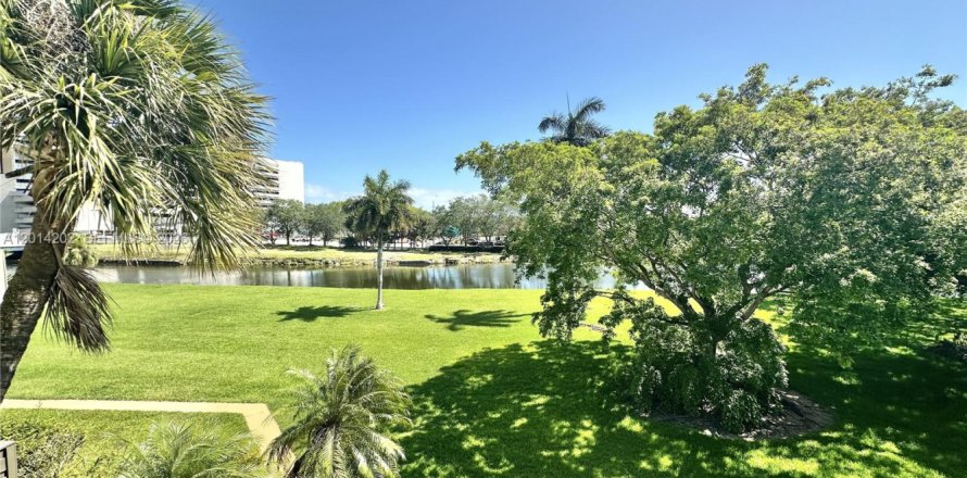 Condo in Miami, Florida, 1 bedroom  № 2076270