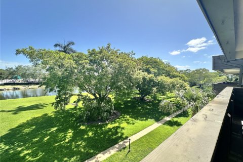 Condo in Miami, Florida, 1 bedroom  № 2076270 - photo 2