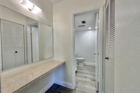 Condo in Miami, Florida, 1 bedroom  № 2076270 - photo 14