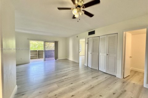 Condo in Miami, Florida, 1 bedroom  № 2076270 - photo 5