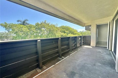Condo in Miami, Florida, 1 bedroom  № 2076270 - photo 8