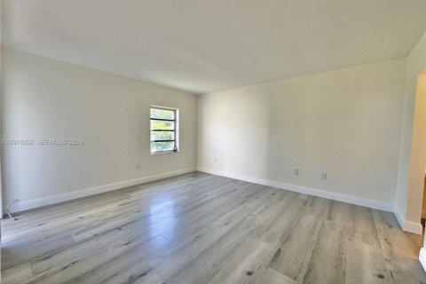Condo in Miami, Florida, 1 bedroom  № 2076270 - photo 12
