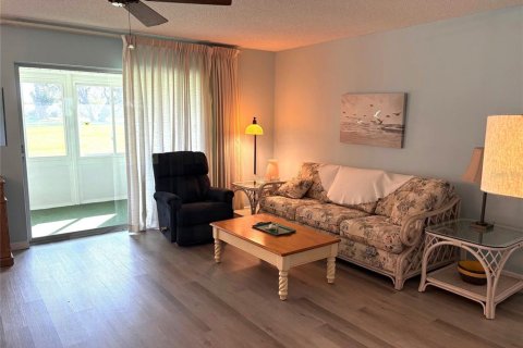 Condominio en alquiler en Sun City Center, Florida, 2 dormitorios, 89.19 m2 № 1901778 - foto 6