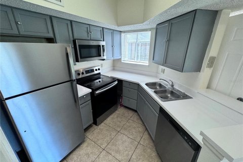 Copropriété à louer à Orlando, Floride: 2 chambres, 80.27 m2 № 2313422 - photo 3