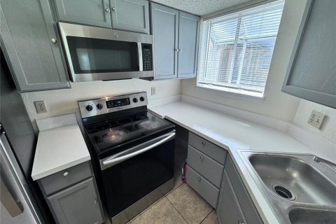 Copropriété à louer à Orlando, Floride: 2 chambres, 80.27 m2 № 2313422 - photo 2