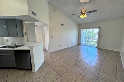 Copropriété à louer à Orlando, Floride: 2 chambres, 80.27 m2 № 2313422 - photo 4