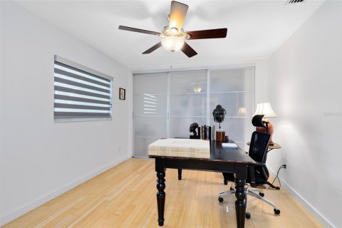 House in Orlando, Florida 4 bedrooms, 212.65 sq.m. № 1893956 - photo 26