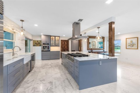 House in Orlando, Florida 4 bedrooms, 212.65 sq.m. № 1893956 - photo 6