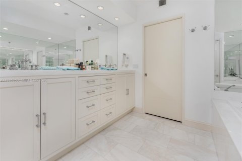 Купить кондоминиум в Ки-Бискейн, Флорида 3 спальни, 232.26м2, № 2047478 - фото 14